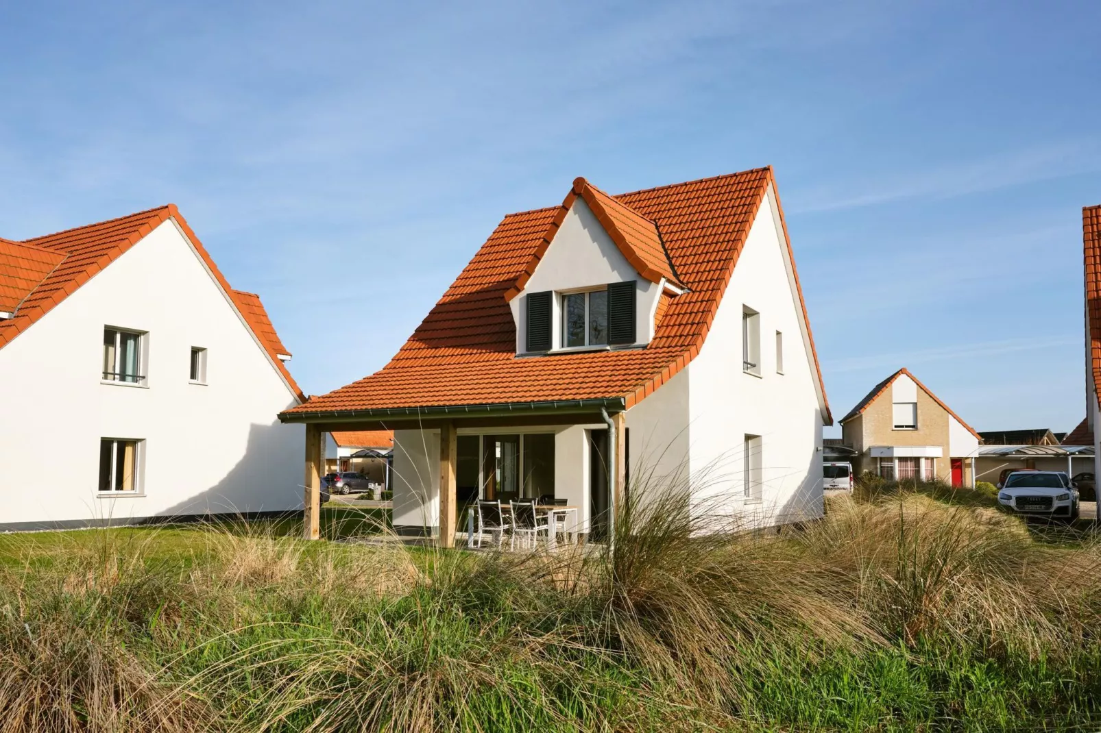 Prachtig vrijstaand vakantiehuis op slechts 800 m. van zee-Buitenkant zomer