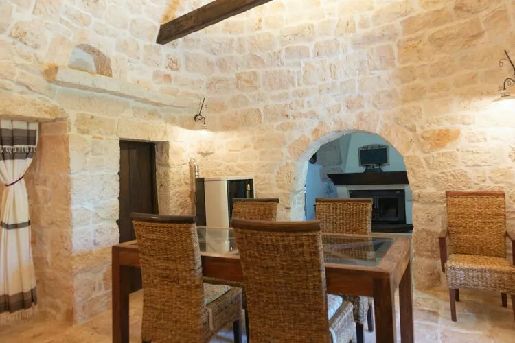 Ferienhaus Cisternino - Type Trulli Contrada Barbagiulo-Woonkamer