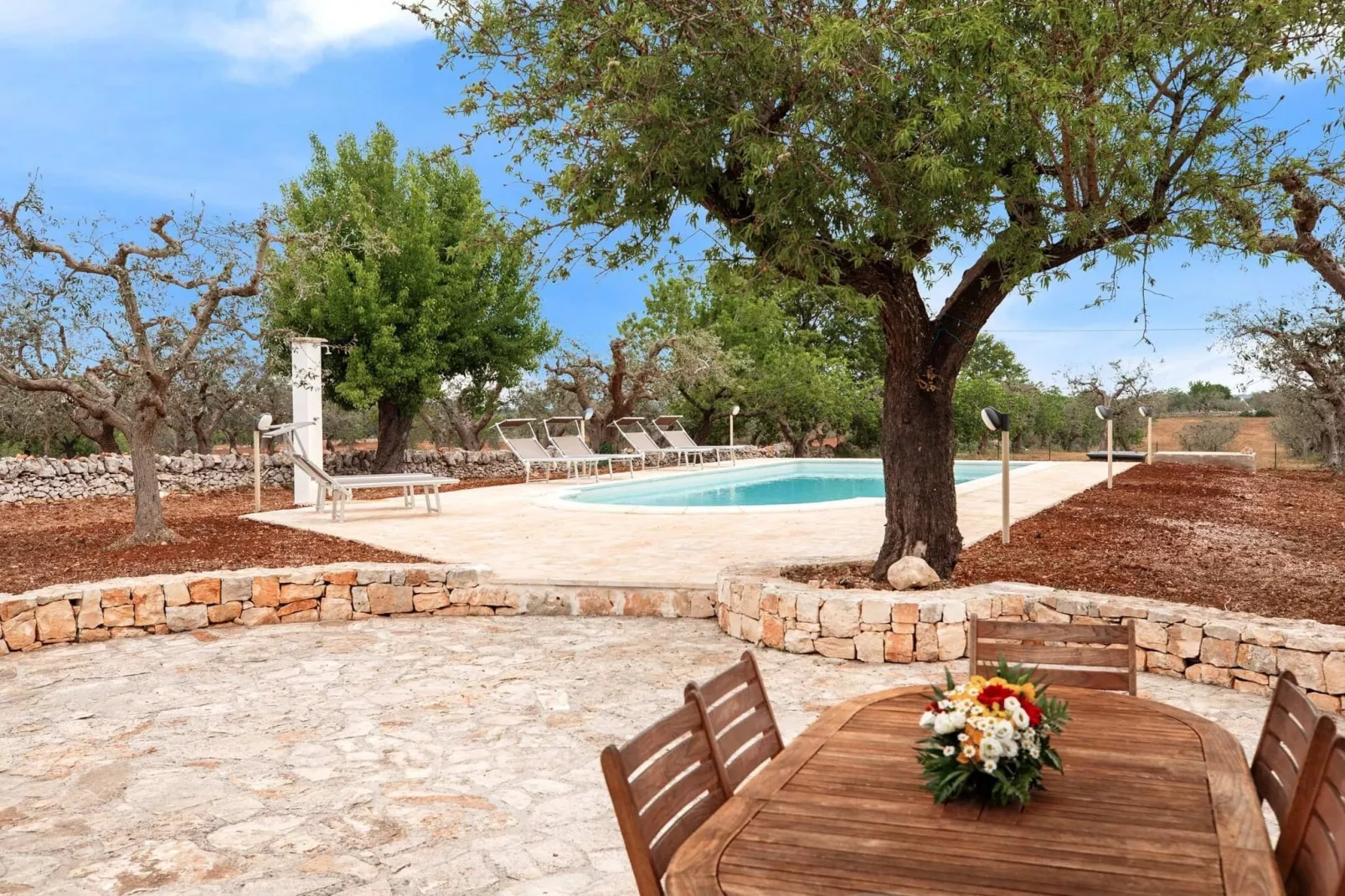 Magnificent Stefano's Trulli in Locorotondo-Tuinen zomer