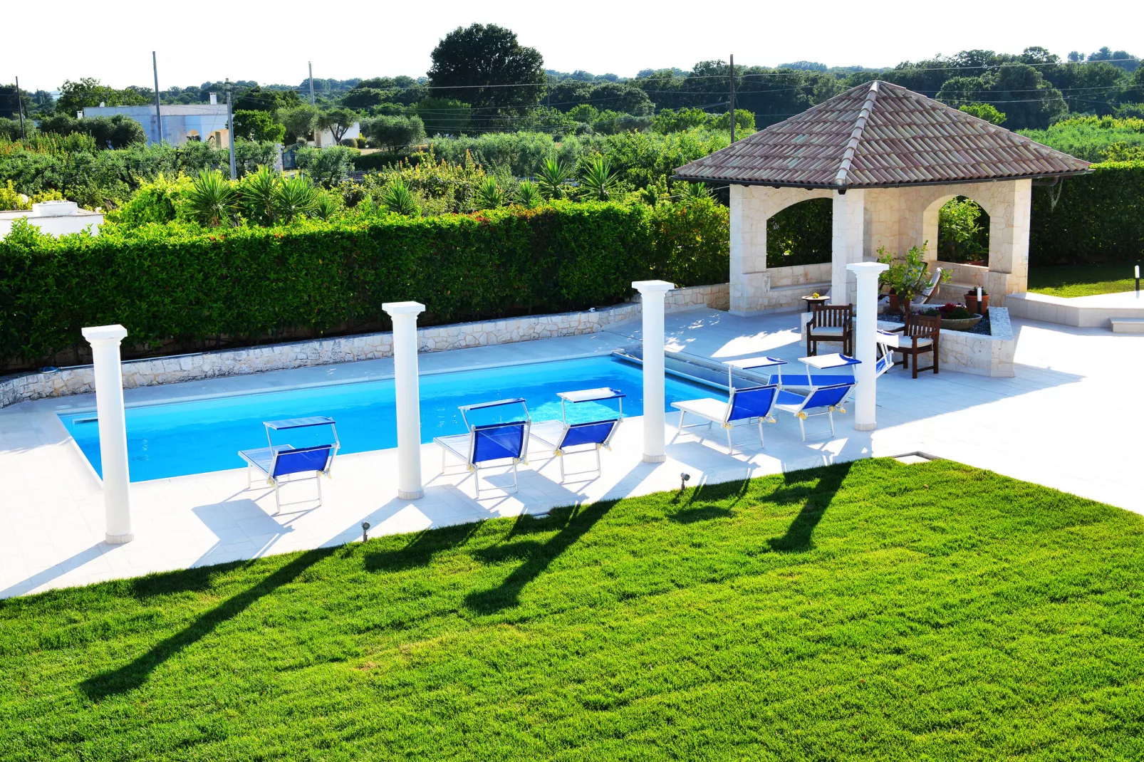 Villa Giovanna Trullo in Ostuni-Tuinen zomer