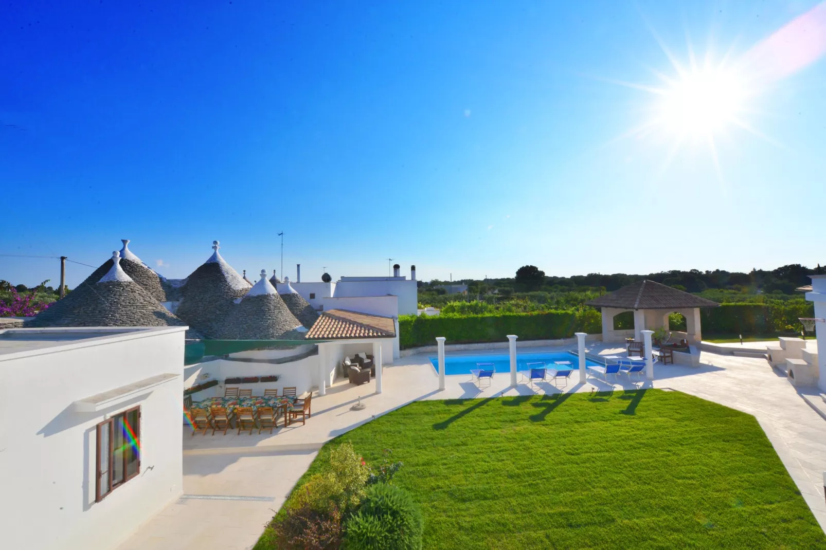 Villa Giovanna Trullo in Ostuni-Tuinen zomer