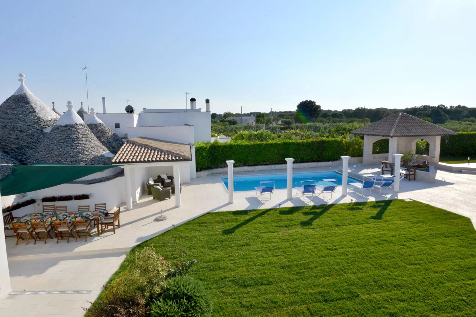 Villa Giovanna Trullo in Ostuni-Tuinen zomer