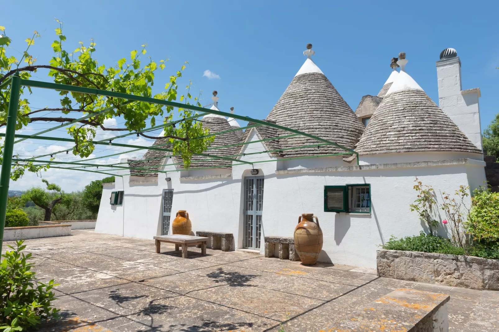 Trulli Tre Corbezzoli - Ostuni-Buitenkant zomer