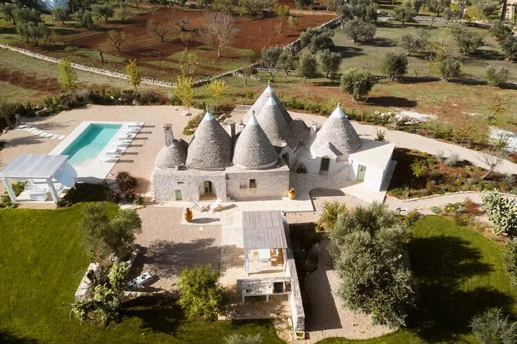 Trulli Petralux in Valle d'Itria