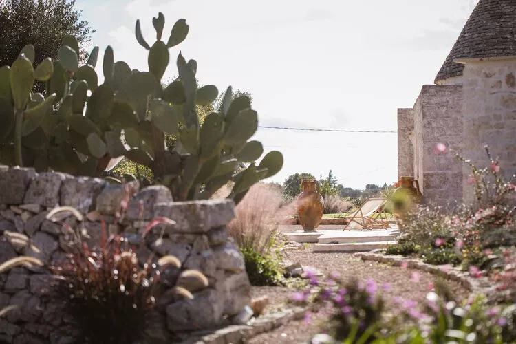 Trulli Petralux in Valle d'Itria-Tuinen zomer