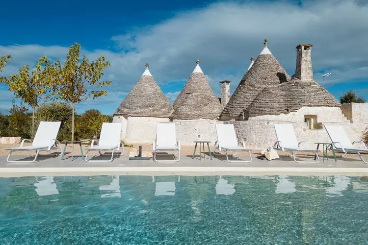 Trulli Petralux in Valle d'Itria-Buitenkant zomer