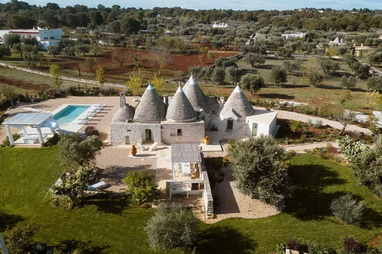 Trulli Petralux in Valle d'Itria-Buitenkant zomer