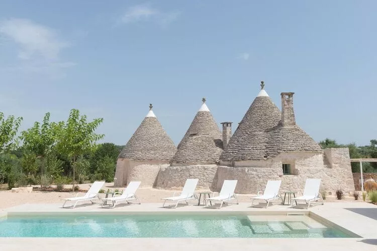 Trulli Petralux in Valle d'Itria-Buitenkant zomer