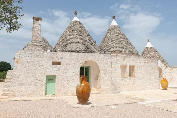 Trulli Petralux in Valle d'Itria-Buitenkant zomer