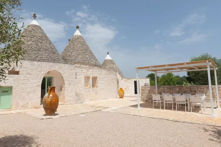 Trulli Petralux in Valle d'Itria-Buitenkant zomer