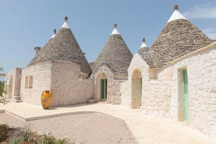 Trulli Petralux in Valle d'Itria-Buitenkant zomer