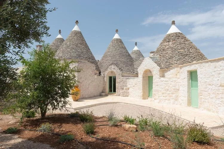 Trulli Petralux in Valle d'Itria-Buitenkant zomer