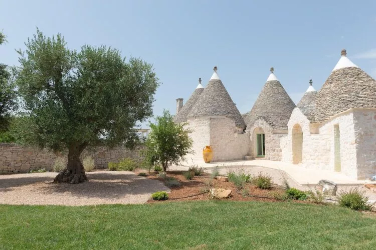 Trulli Petralux in Valle d'Itria-Buitenkant zomer