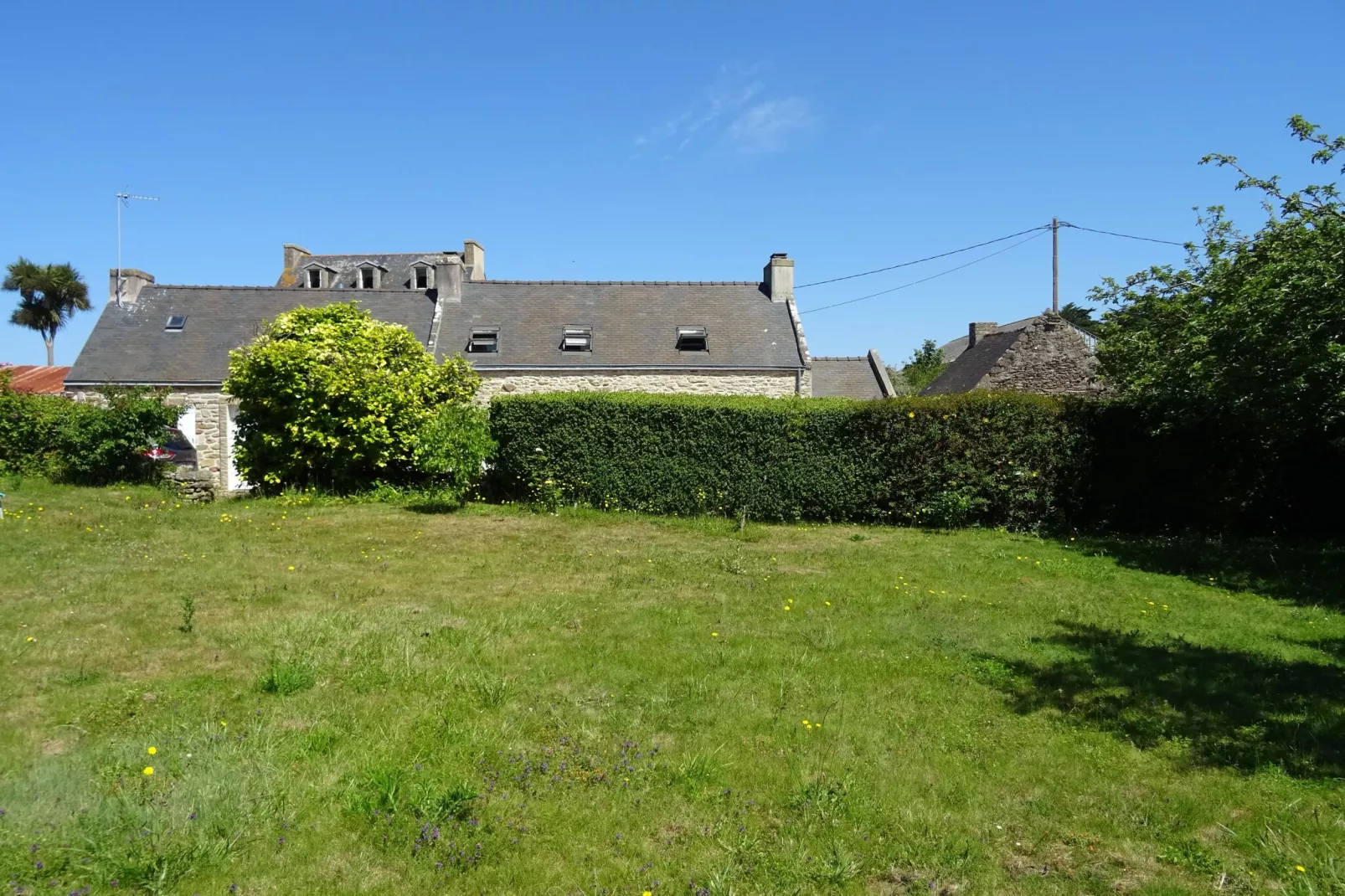 Natursteinhaus Douarnenez-Tuinen zomer