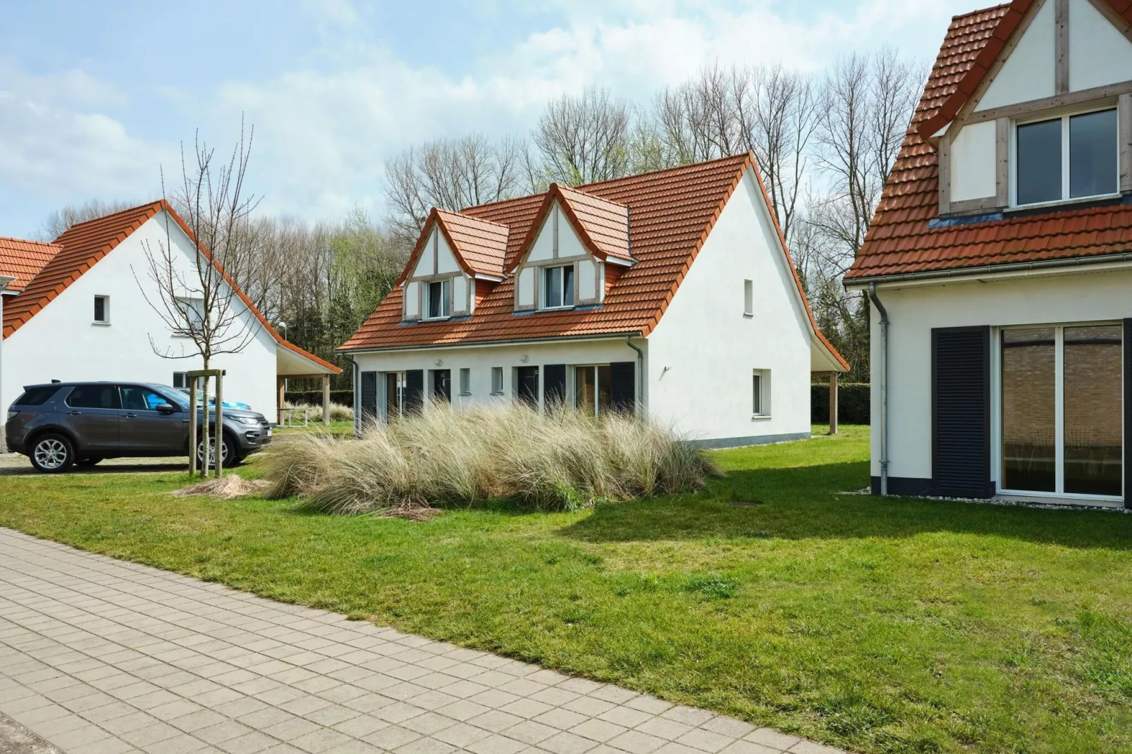 Prachtig vrijstaand vakantiehuis op slechts 800 m. van zee-Buitenkant zomer