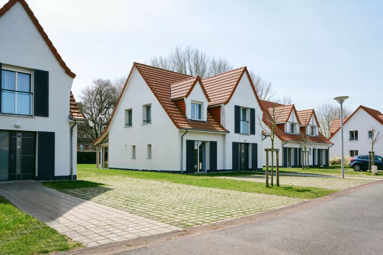 Prachtig vrijstaand vakantiehuis op slechts 800 m. van zee-Buitenkant zomer