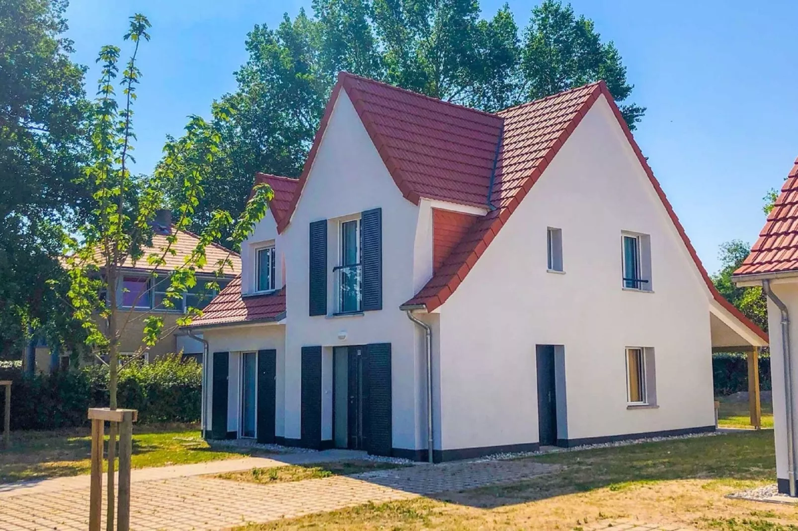 Prachtig vrijstaand vakantiehuis op slechts 800 m. van zee-Buitenkant zomer