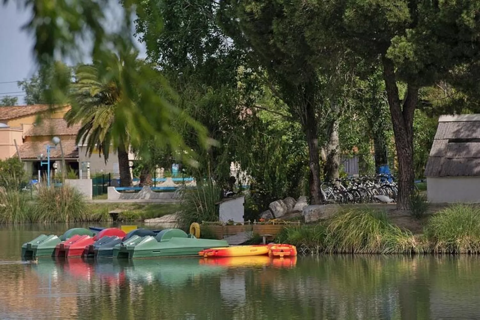 Residence Les Hameaux de Camargue Arles // T2 Duplex-Tuinen zomer