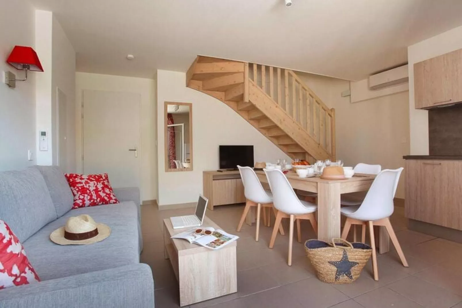 Appartement in Aigues-Mortes met een terras-Woonkamer
