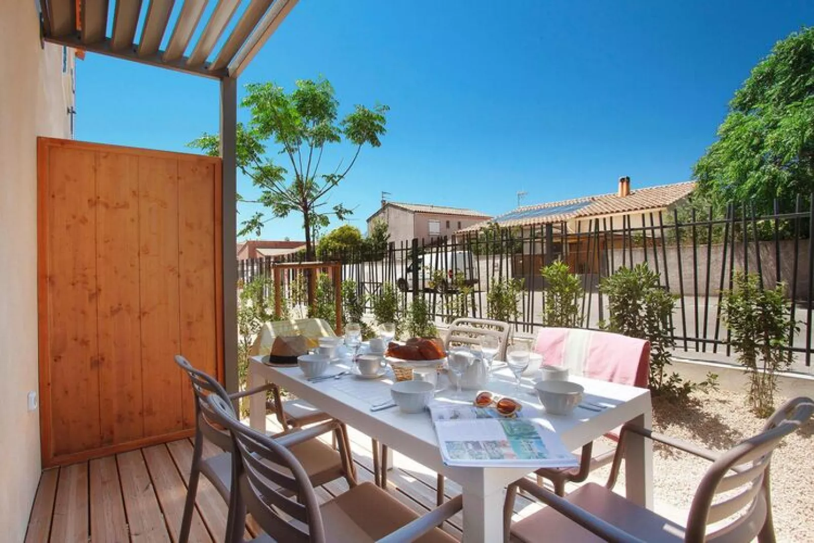 Appartement in Aigues-Mortes met een terras-Terras