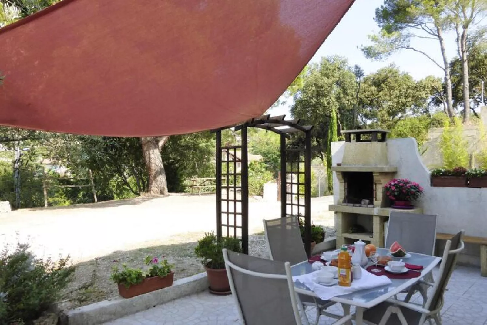 Ferienhäuschen in Bellegarde / La Pichoulino-Terrasbalkon