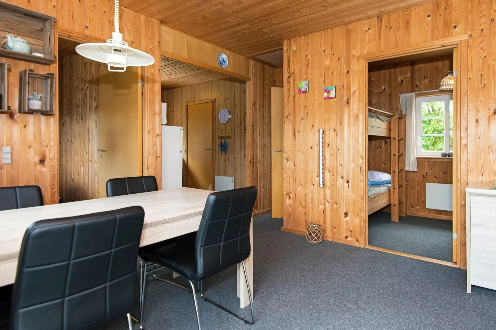 Rustieke Cottage nabij Kvie Lake-By Traum-Binnen