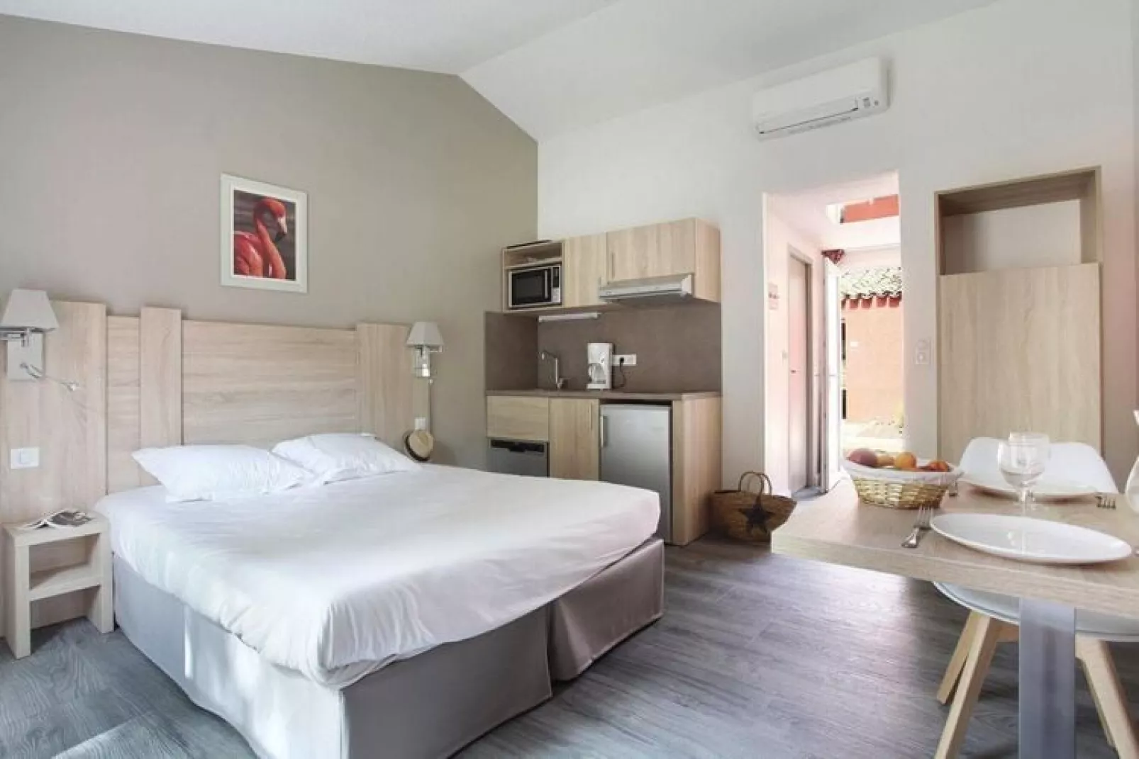 Vakantiehuis in Arles met een gedeeld zwembad-Slaapkamer