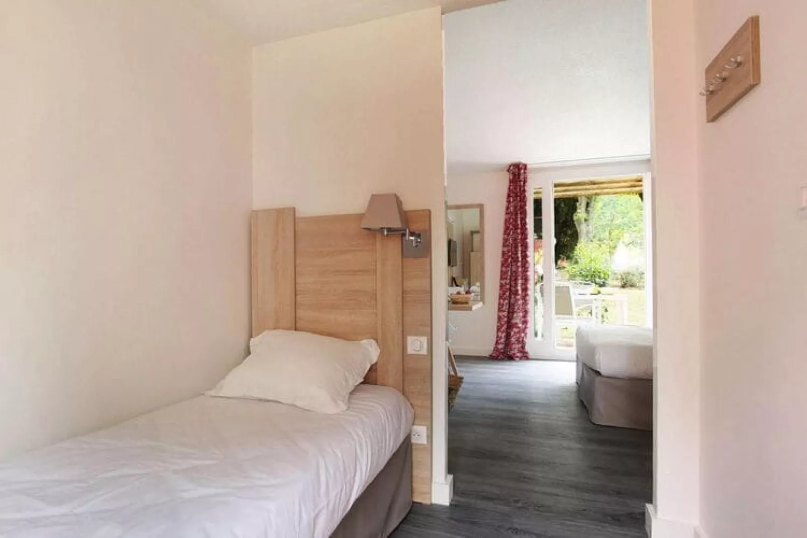 Vakantiehuis in Arles met een gedeeld zwembad-Slaapkamer
