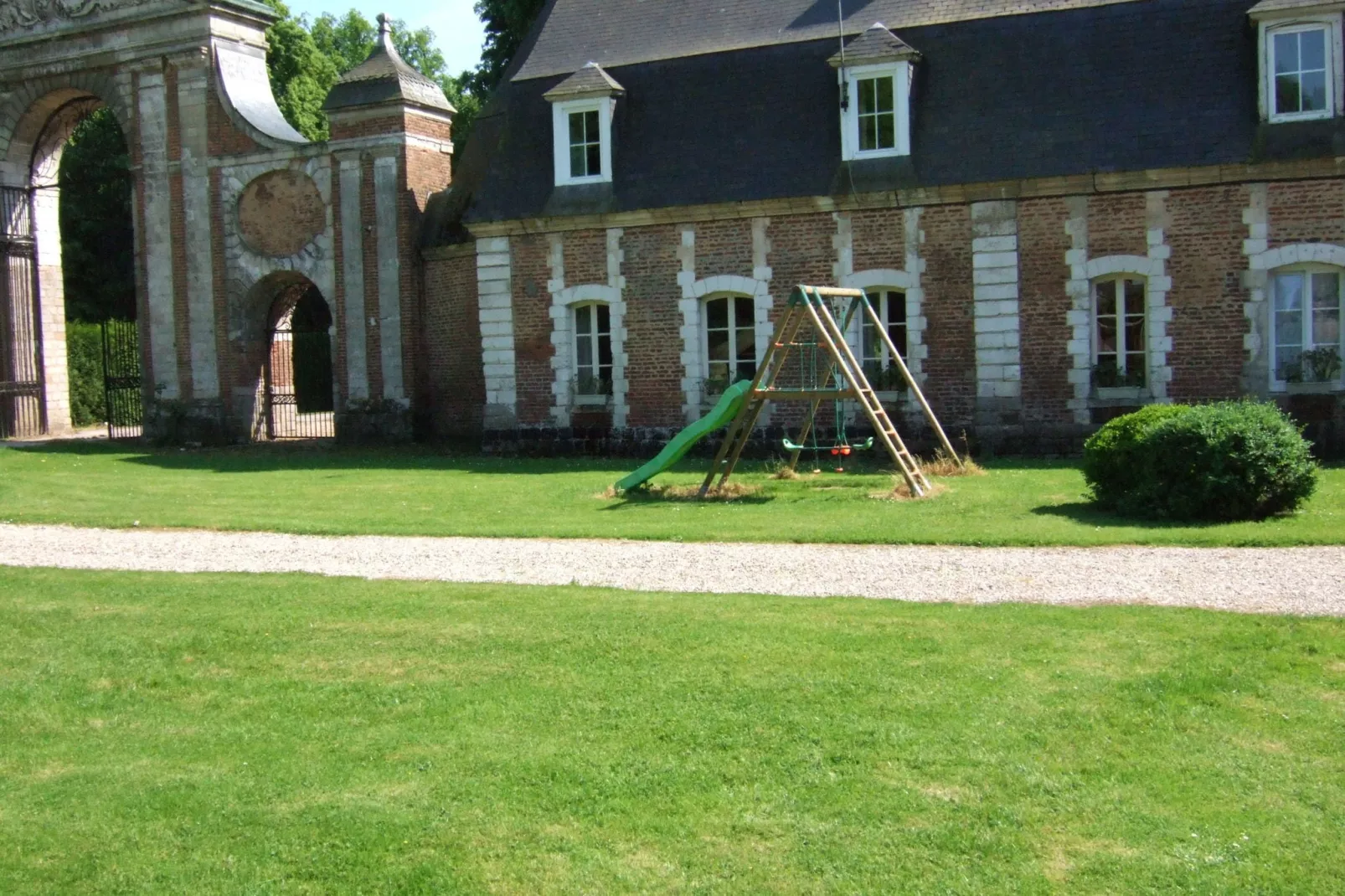 Abbaye St-Andre 7-Buitenkant zomer