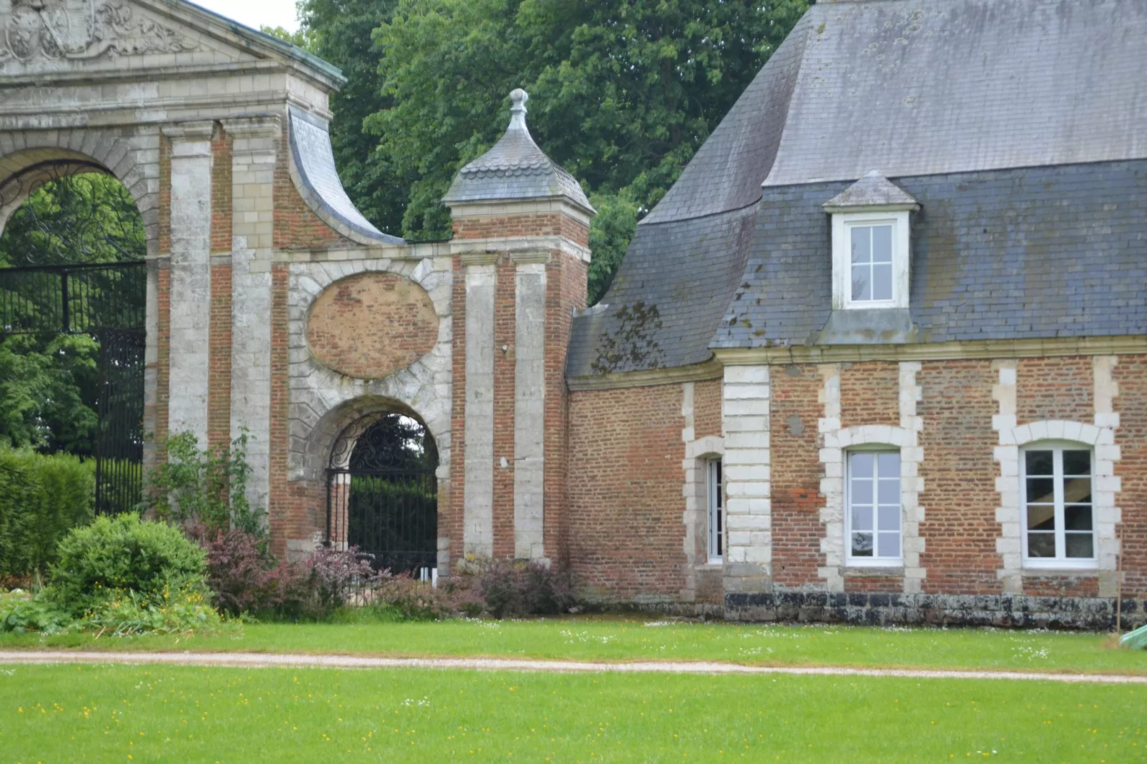 Abbaye St-Andre 7-Buitenkant zomer