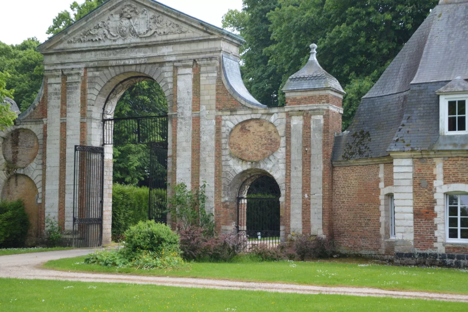 Abbaye St-Andre 7-Buitenkant zomer