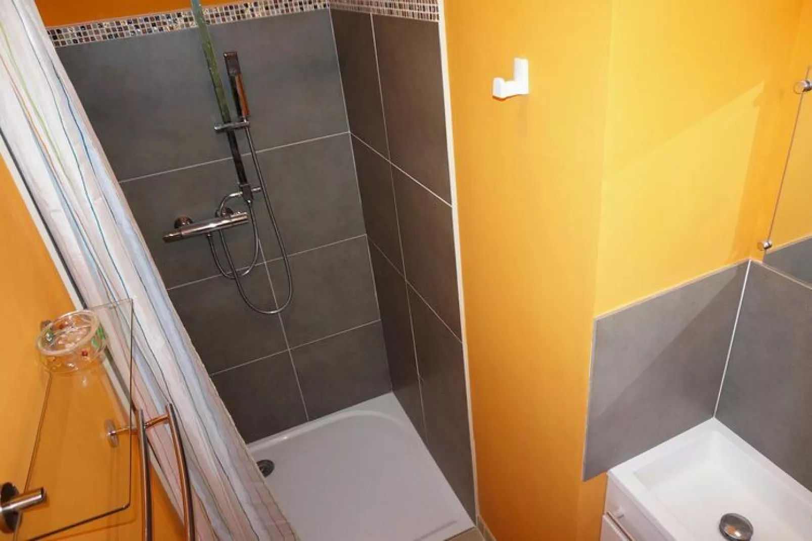 Villa in Cavalaire-sur-Mer-Badkamer
