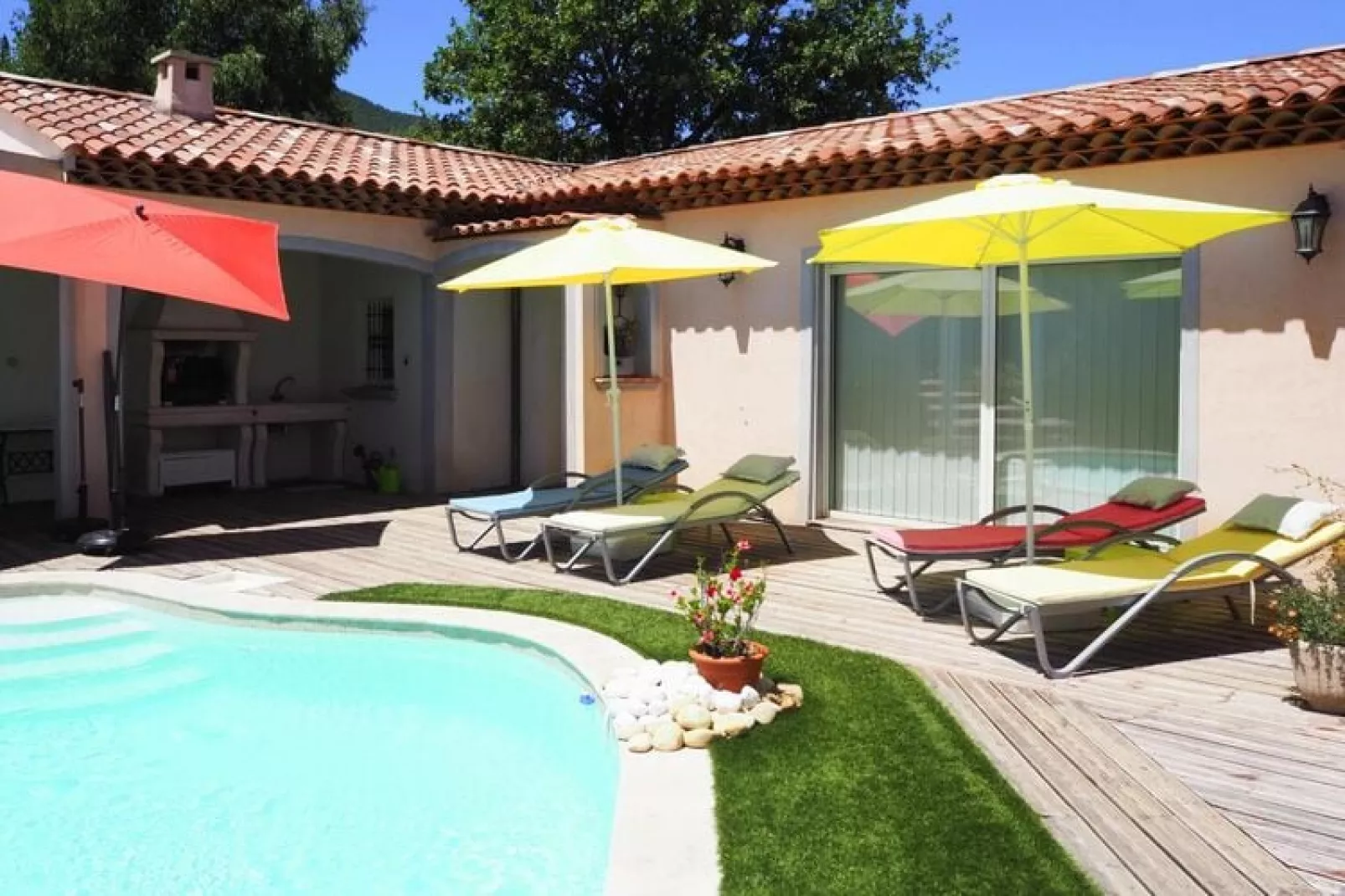 Villa in Cavalaire-sur-Mer-Buitenkant zomer