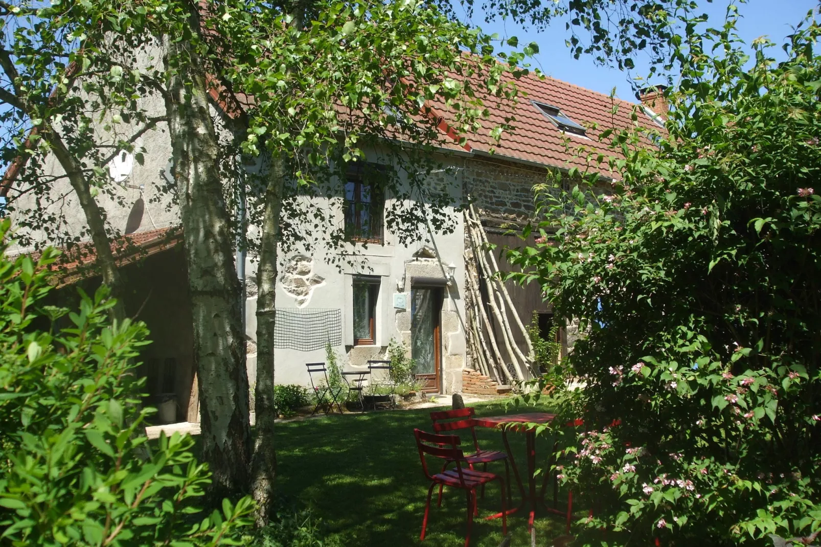 Gîte d'Artisan-Buitenkant zomer