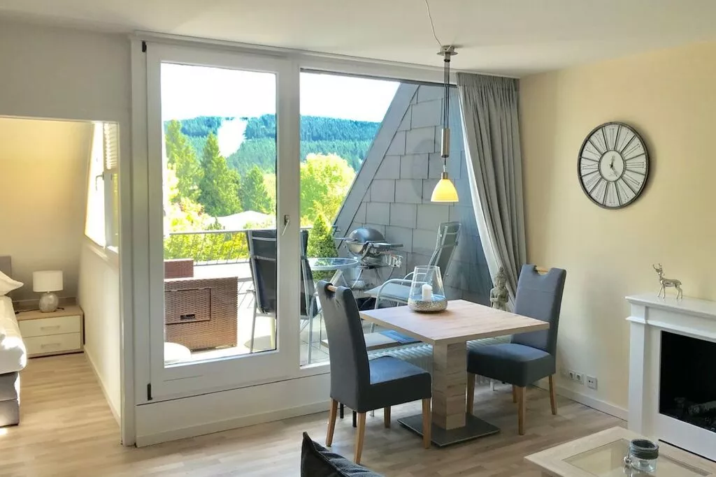 257303-Eetkamer