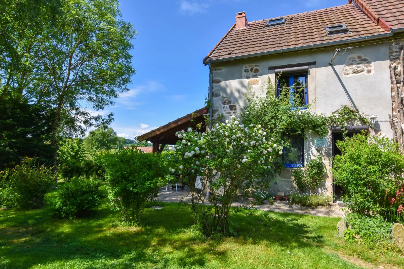 Gîte d'Artisan-Buitenkant zomer