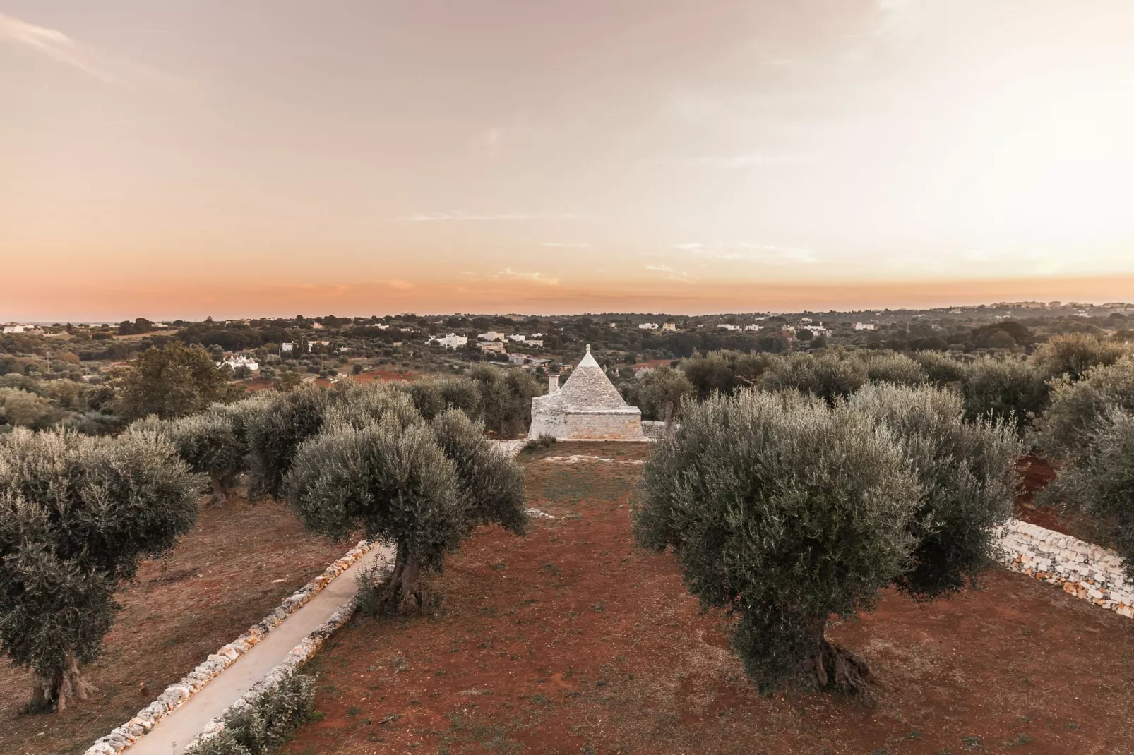 Luxury Trullo Termetrio in Cisternino-Tuinen zomer