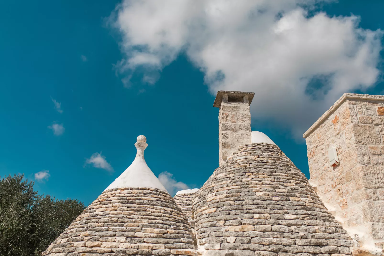 Luxury Trullo Termetrio in Cisternino-Buitenkant zomer