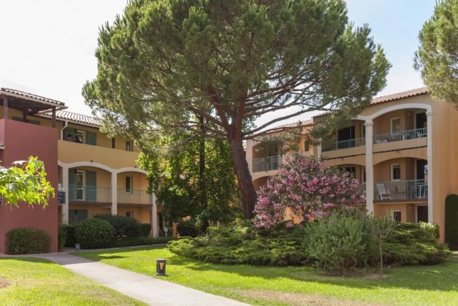 Residence Les Rives de Cannes Mandelieu Mandelieu-la-Napoule - 26Z Superior - Apt 6 p - 1 bedroom  1 sleeping alcove-Buitenkant zomer