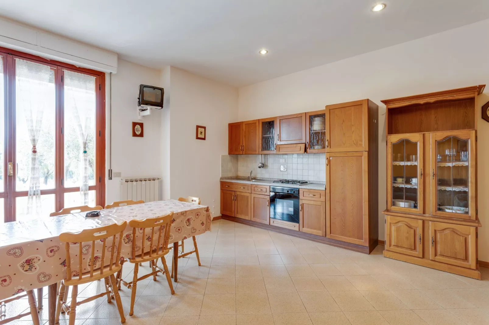 Casa Tommaso - Quadri P T - 8 pax-Eetkamer