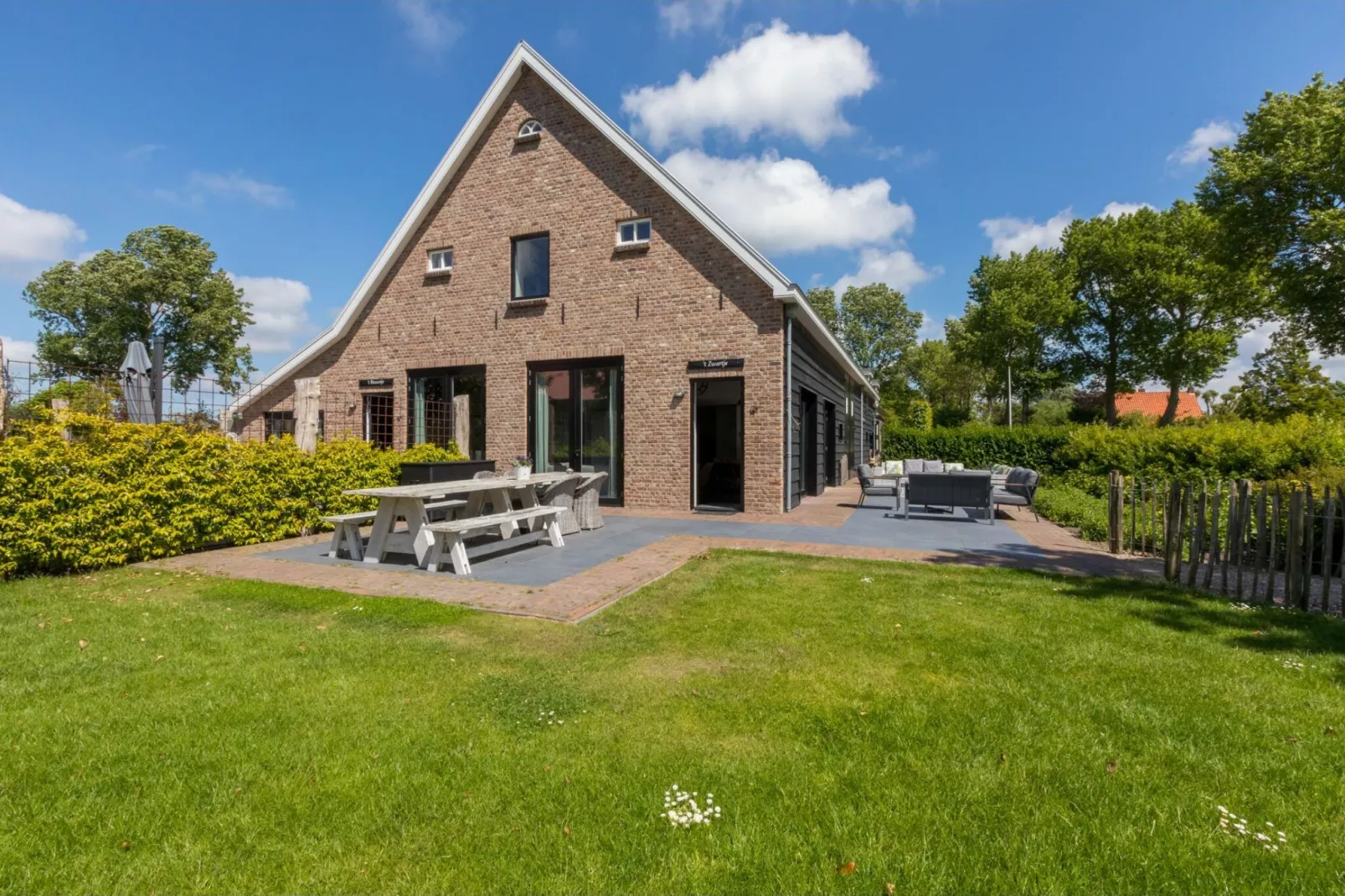 Lepelstraat 18B  Vrouwenpolder "'t Zwartje"-Buitenkant zomer