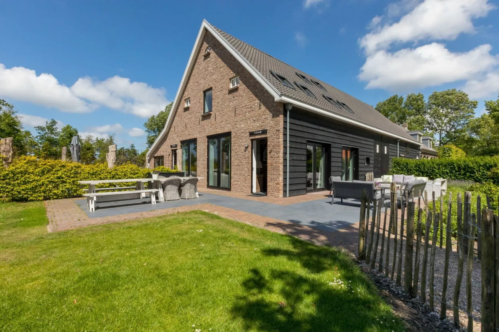 Lepelstraat 18B  Vrouwenpolder "'t Zwartje"-Tuinen zomer