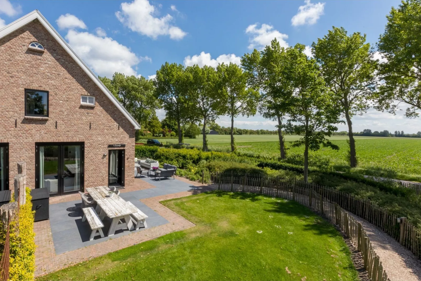 Lepelstraat 18B  Vrouwenpolder "'t Zwartje"-Buitenkant zomer
