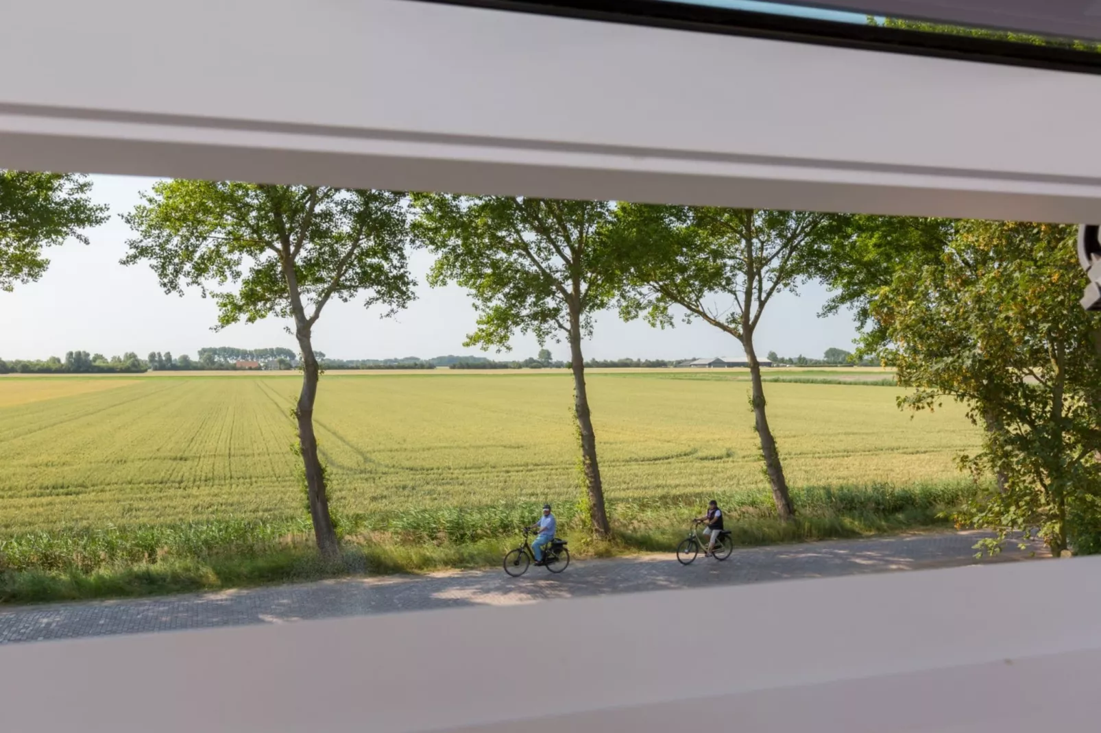 Lepelstraat 18B  Vrouwenpolder "'t Zwartje"-Uitzicht zomer