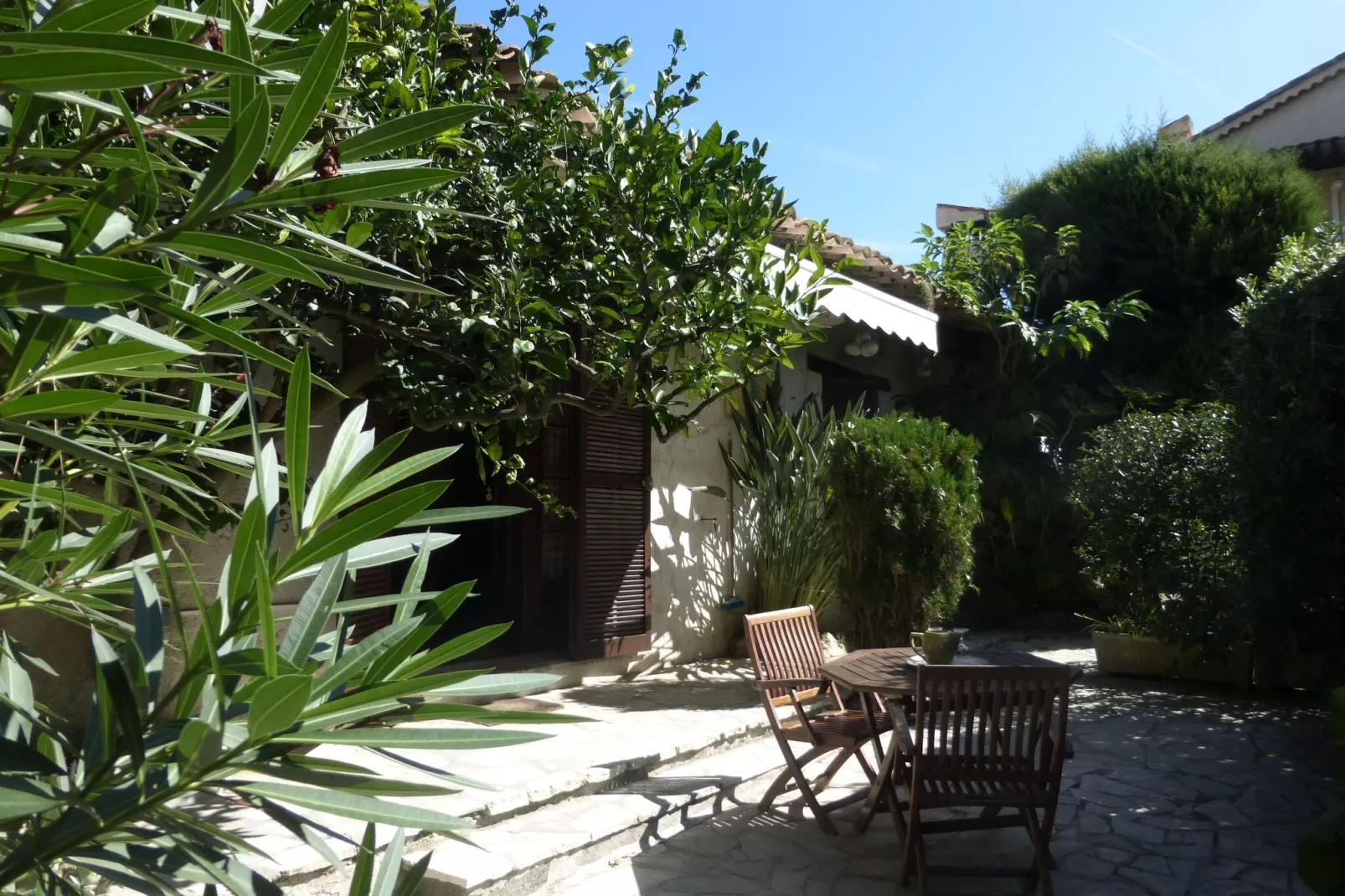 Ferienhaus in Cagnes-sur-Mer-Buitenkant zomer