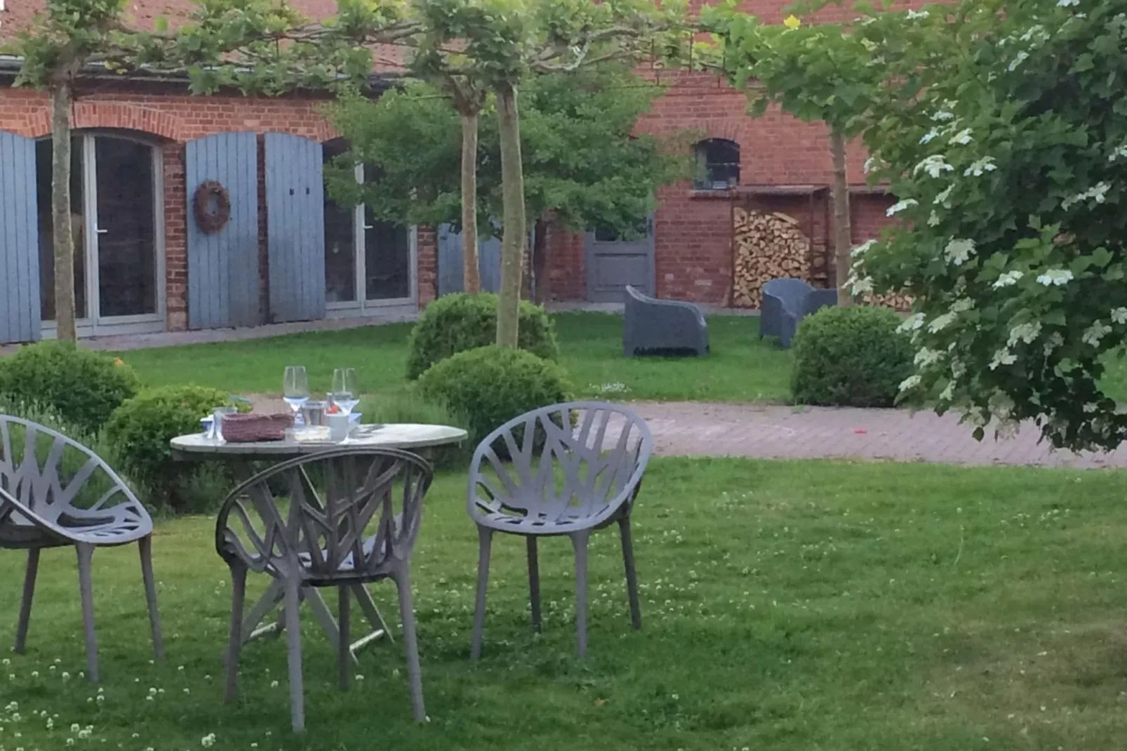 Gepflegte HofWohnung 2-Terrasbalkon