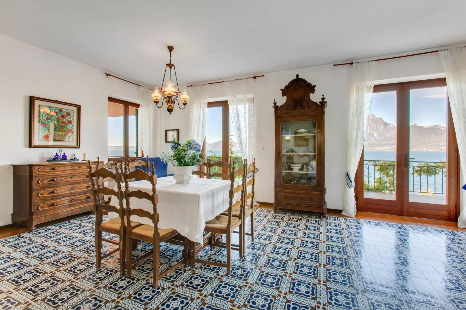 Villa Vista Garda-Eetkamer