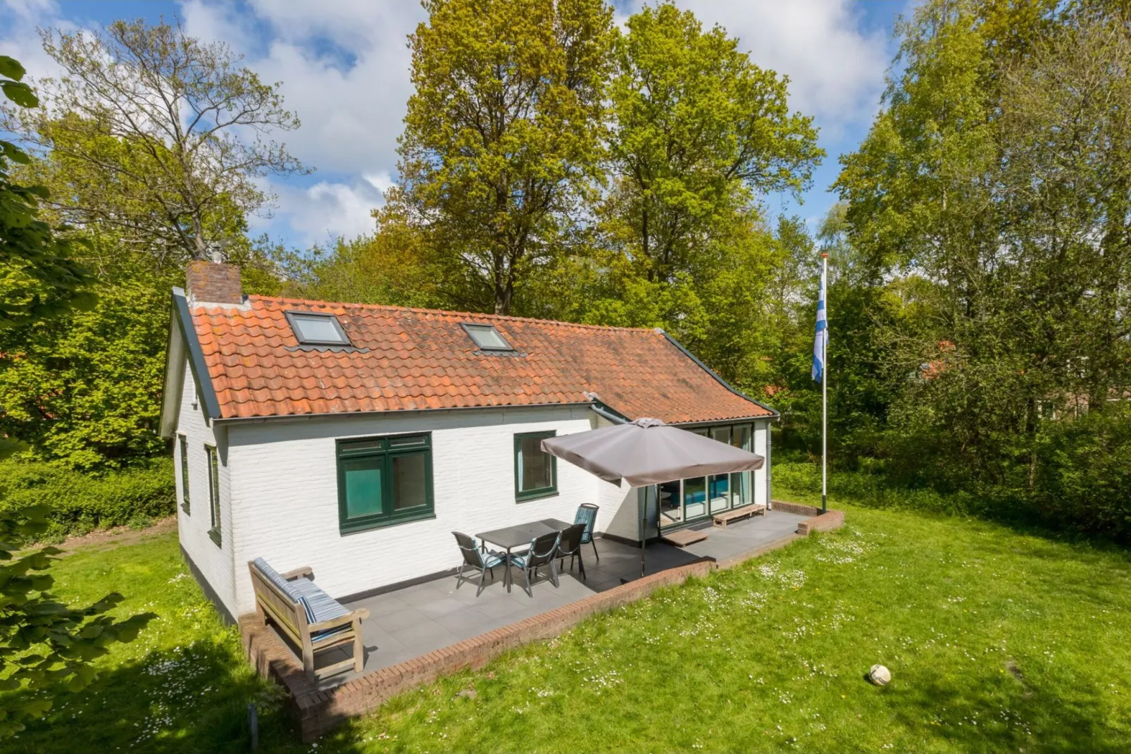 Vakantiehuis - Breezand 6  Vrouwenpolder "De Alk"-Buitenkant zomer