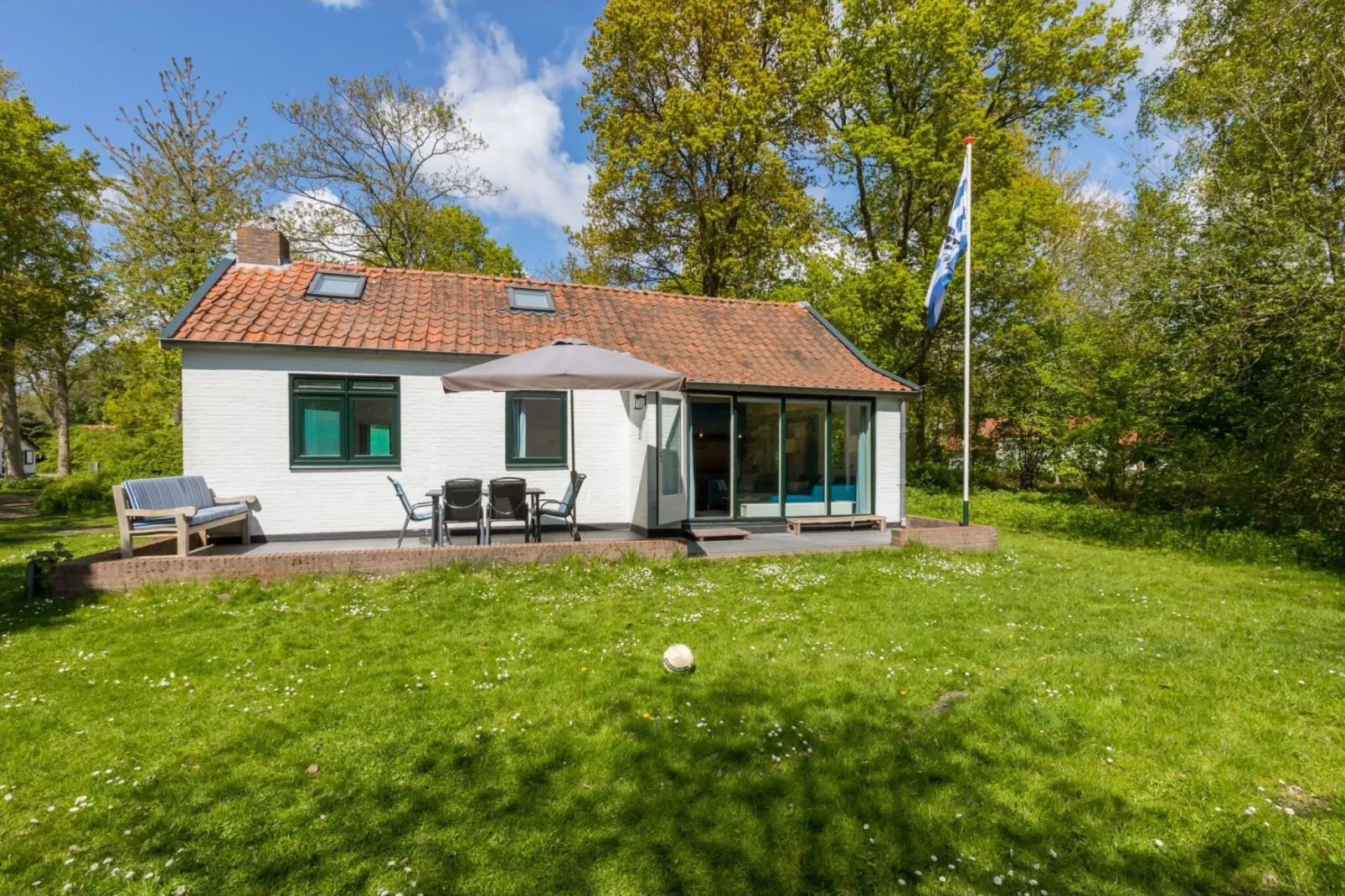 Vakantiehuis - Breezand 6  Vrouwenpolder "De Alk"-Tuinen zomer