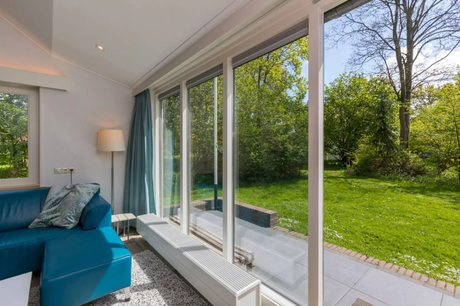 Vakantiehuis - Breezand 6  Vrouwenpolder "De Alk"-Woonkamer